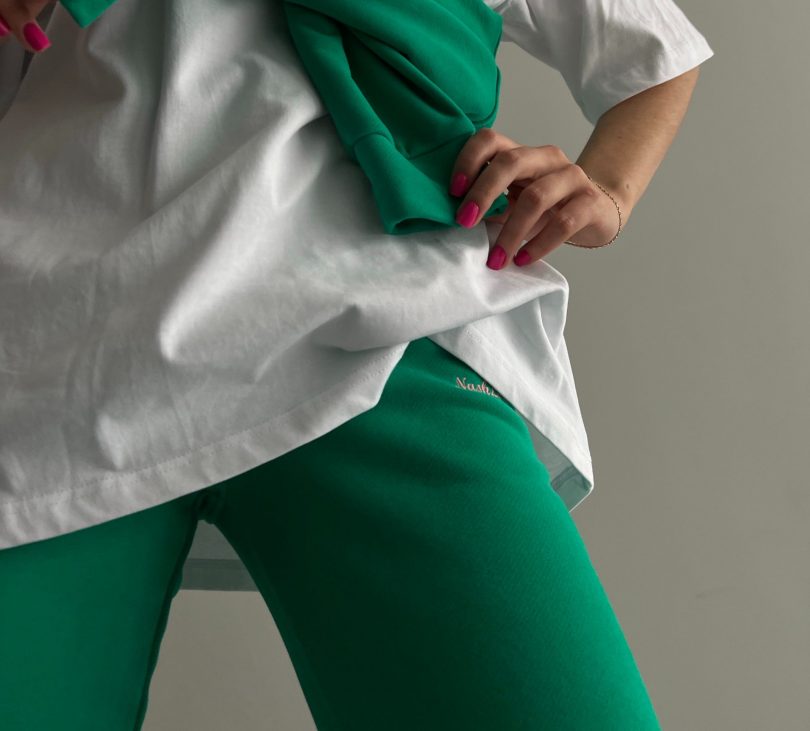 O que combina com calça verde? 10 Inspirações de looks