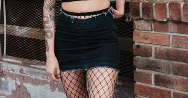 Como Usar Meia Arrastão com Saia: Dicas de Estilo e Inspirações